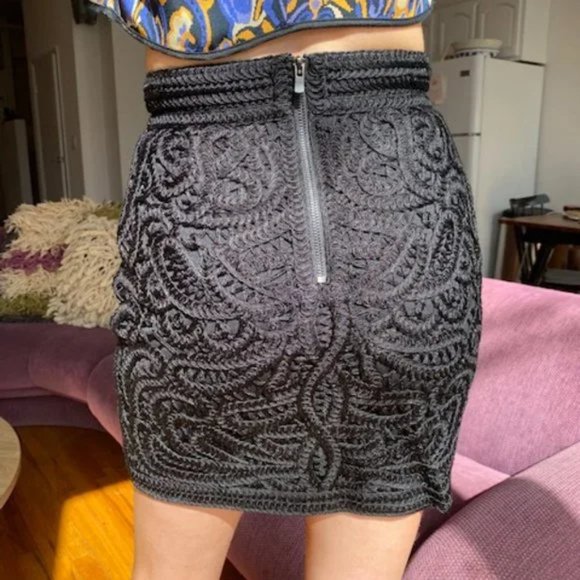 New Maje Jazzy embroidered crocheted knit structured high waisted mini skirt - Picture 2 of 15